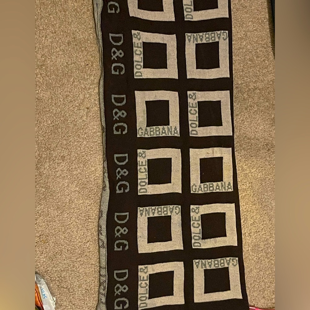 DOLCE AND GABANA SCARF